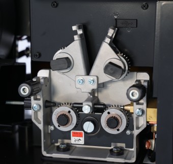 ProWELD MIG 500Y Sta?ie sudur? trifazat? 500A pentru O?el, Inox, Aluminiu, Font?, MIG/MAG sinergic, TIG Lift, MMA + derulator extern, bobin? 15kg, LCD dual