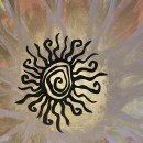 Decoratiune perete Krodesign Spiral Sun, diametru 53 cm, negru