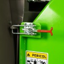 Tocator de crengi Micul Fermier, motor benzina 15 CP, cu carlig de remorcare, 150 mm diametru maxim de taiere, pentru rumegus